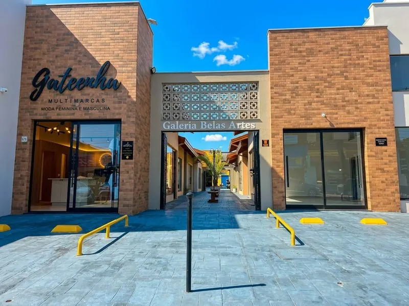 Fachada da Galeria Belas Artes, onde fica a clínica